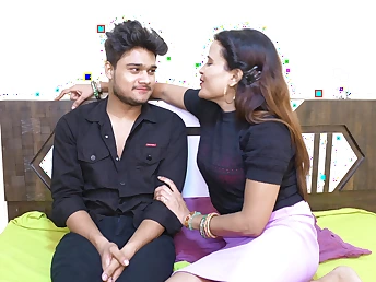 Indian Desi Bhabhi Takes a Fluster hard Pummeling together with a Detonation fully of Jizm in Her Hatch