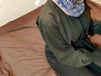 Step bros fuck hijab-wearing Hijabi Nymphomaniac in doggie