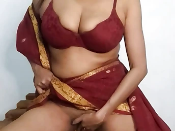 See this super-fucking-hot Indian maid get off with Saree sugary-sweet cunny with Yam-sized Bra-stuffers