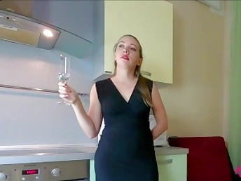 Observe how this super-fucking-hot bestie seduced & seduced him in a sloppy fuckfest with dirty talk & hump-fashion deep throat.