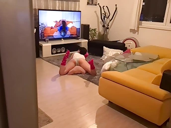 Horny sista caught eyeing porn, got him cum in her gullet