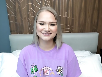 Brand new Teenager phat ass white girl sucks a fat cock