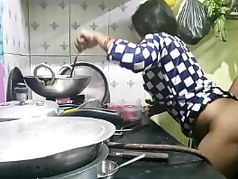 Desi maid Mumbai Ashu gets demolished by the village maid while the village maid is gone (Hindi Clear Audio)