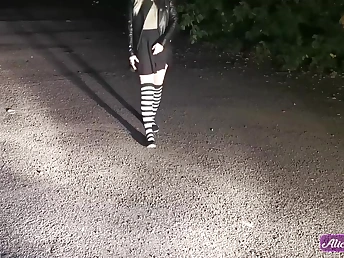 Russian School Chick Decided To Wank Her Cootchie At Night On The Street In The Light Of Headlights