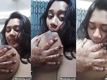 Sexy Desi Woman Fucks Herself and Recorded Herself for Your viewing pleasure!