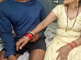 Witness my step-mom, Ashish, get insane & insatiable anent her very arch discretion on camera - Mallu Aunty Chudai
