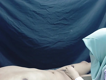 Observe as this Indian eighteen-yr-senior bhabhi gets playful respecting her manager's sonnie-in-law in HD